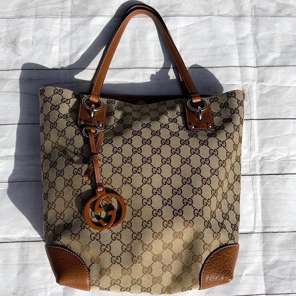 👜SOLD -GUCCI Charm Shoulder Bag